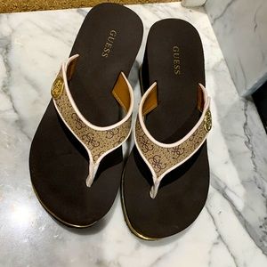 Guess wedge